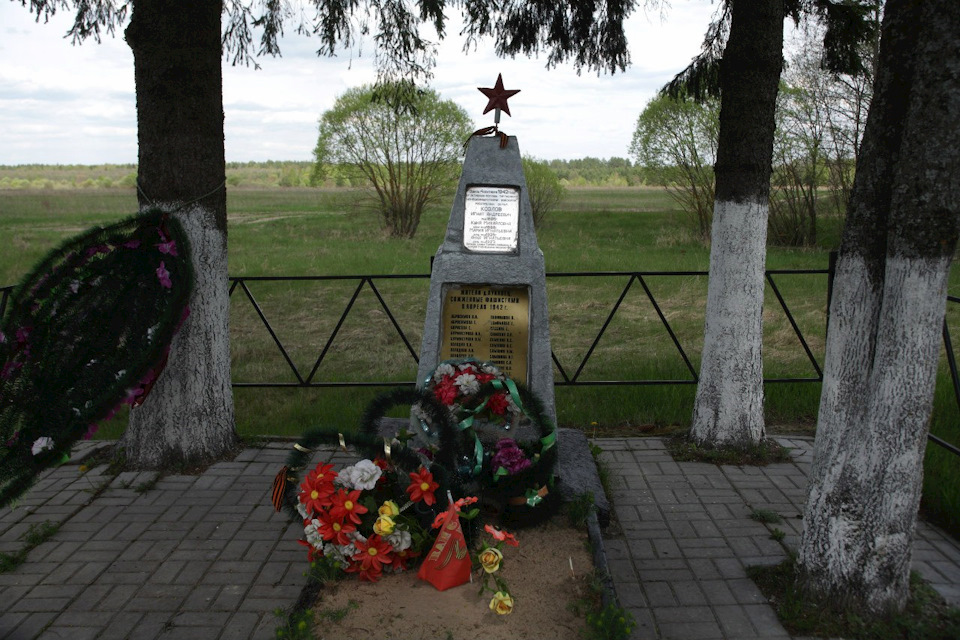 Братское захоронение в д. Лукавец Жиздринского района
