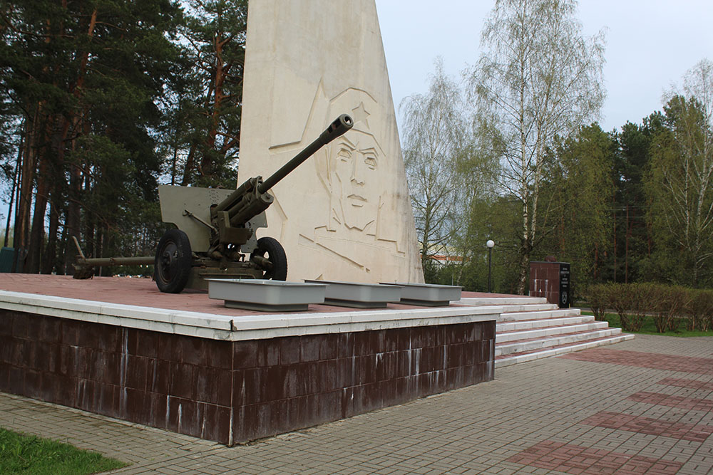 Памятник воинам-освободителям с.Барановка Юхновский район
